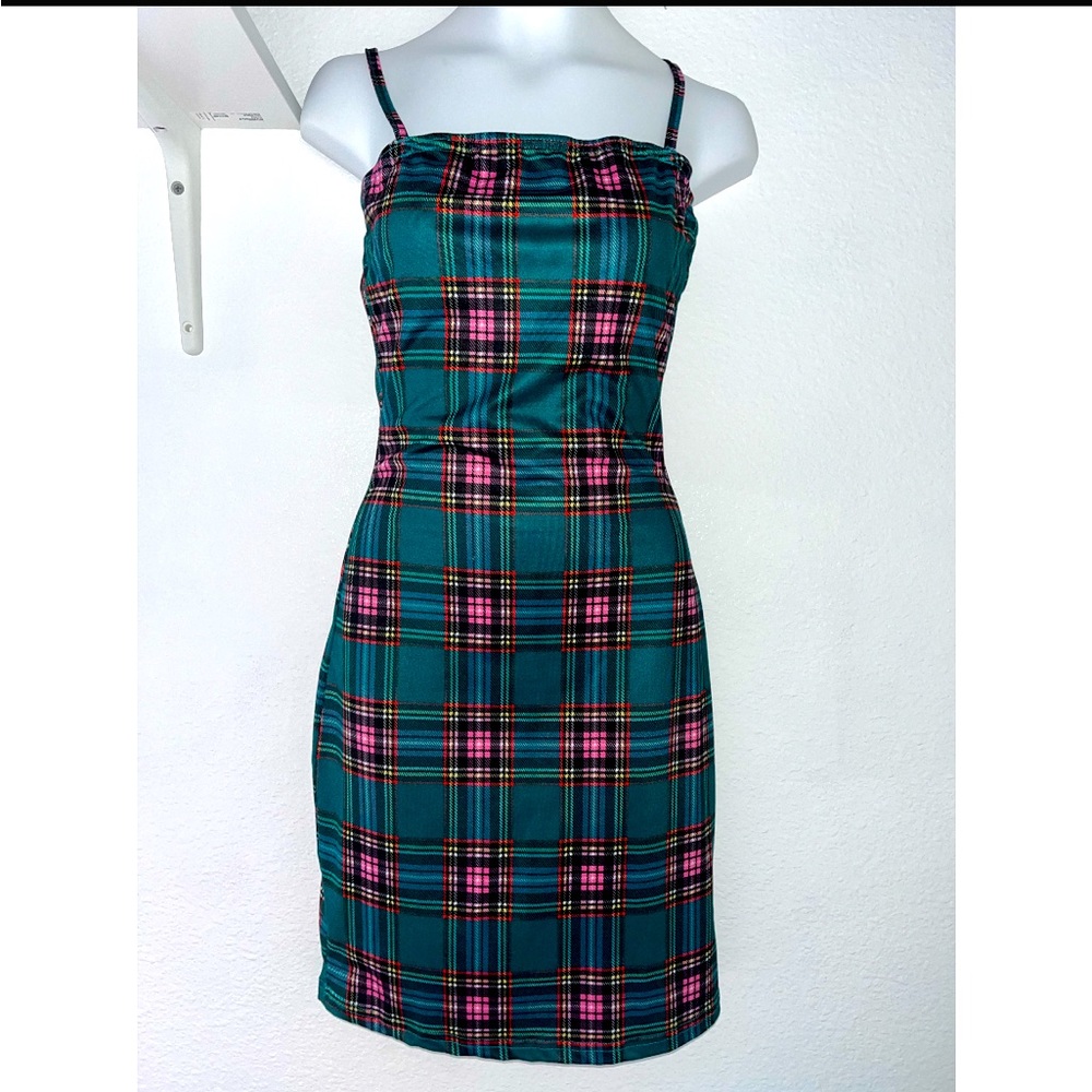 Green pink and black plaid dress. 💕🌿🖤